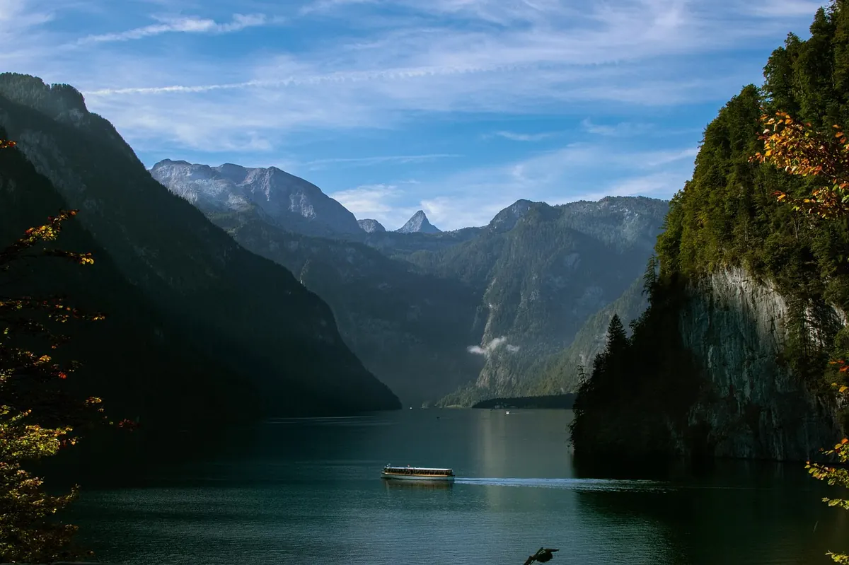 Loch Cruises vs. Kayak Tours: Which Is Better for First-Time Visitors?